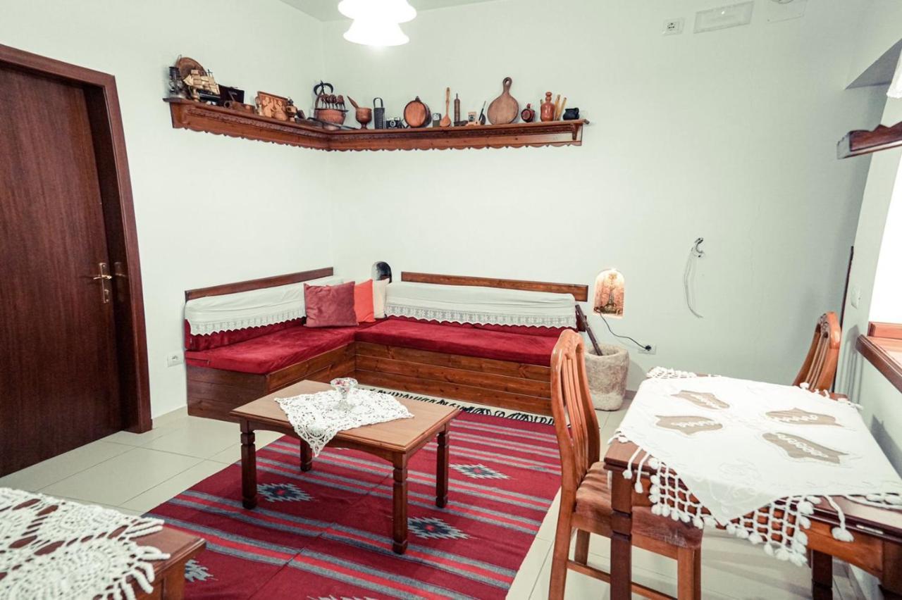 Cico Hostel &Private Room Gjirokastër Екстериор снимка