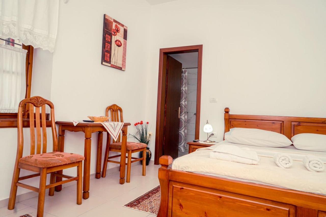 Cico Hostel &Private Room Gjirokastër Екстериор снимка