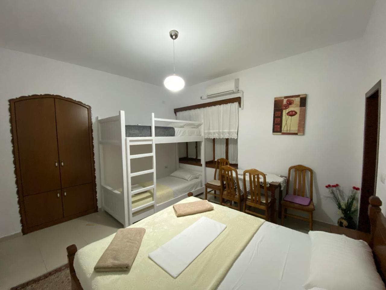 Cico Hostel &Private Room Gjirokastër Екстериор снимка