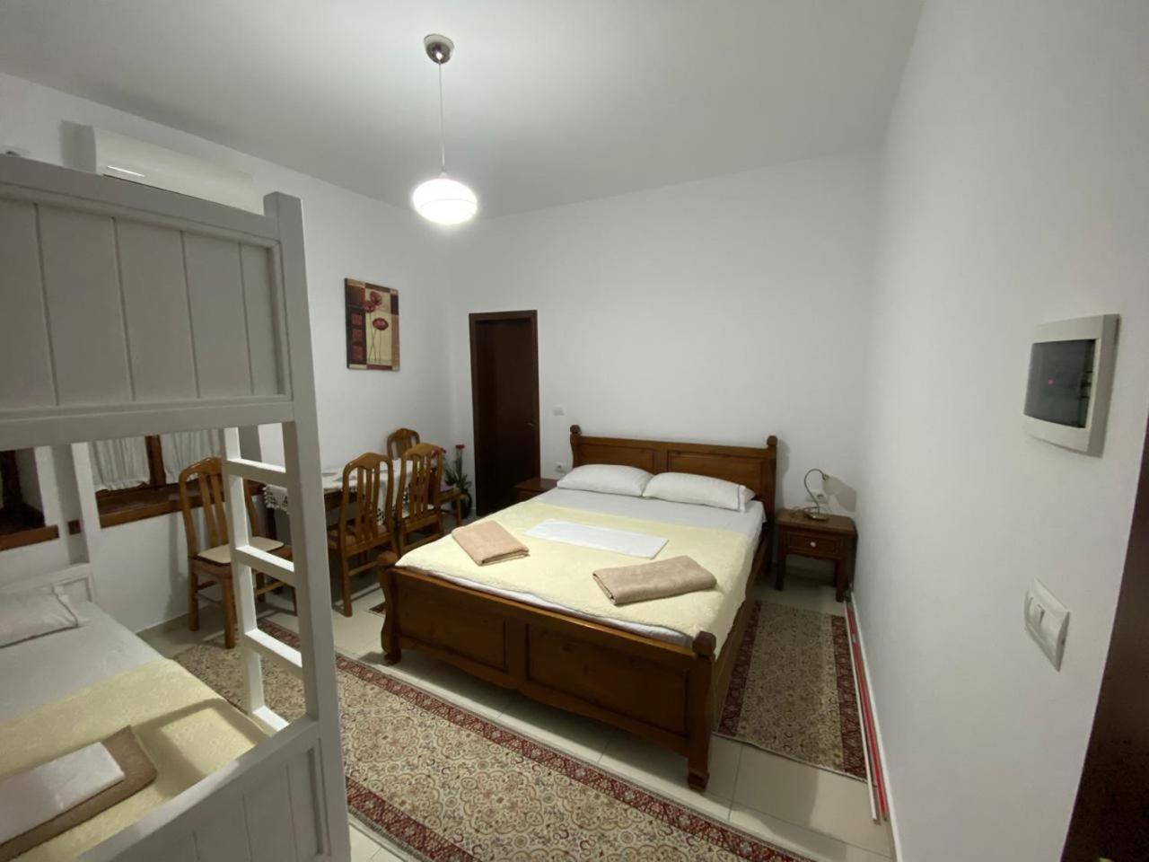 Cico Hostel &Private Room Gjirokastër Екстериор снимка